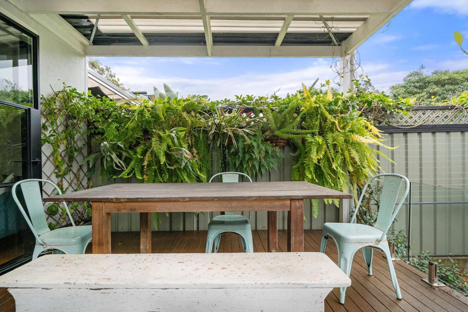 Cozy 3br W Relaxing Outdoor In Prime Location *