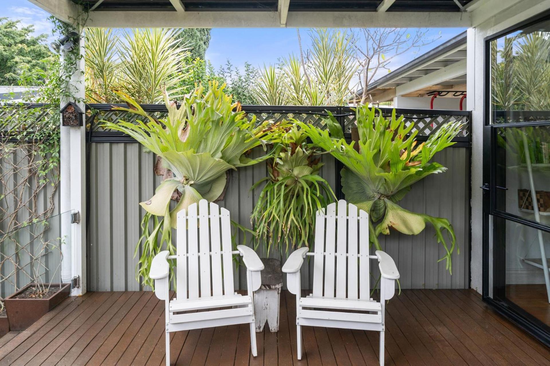 Cozy 3br W Relaxing Outdoor In Prime Location