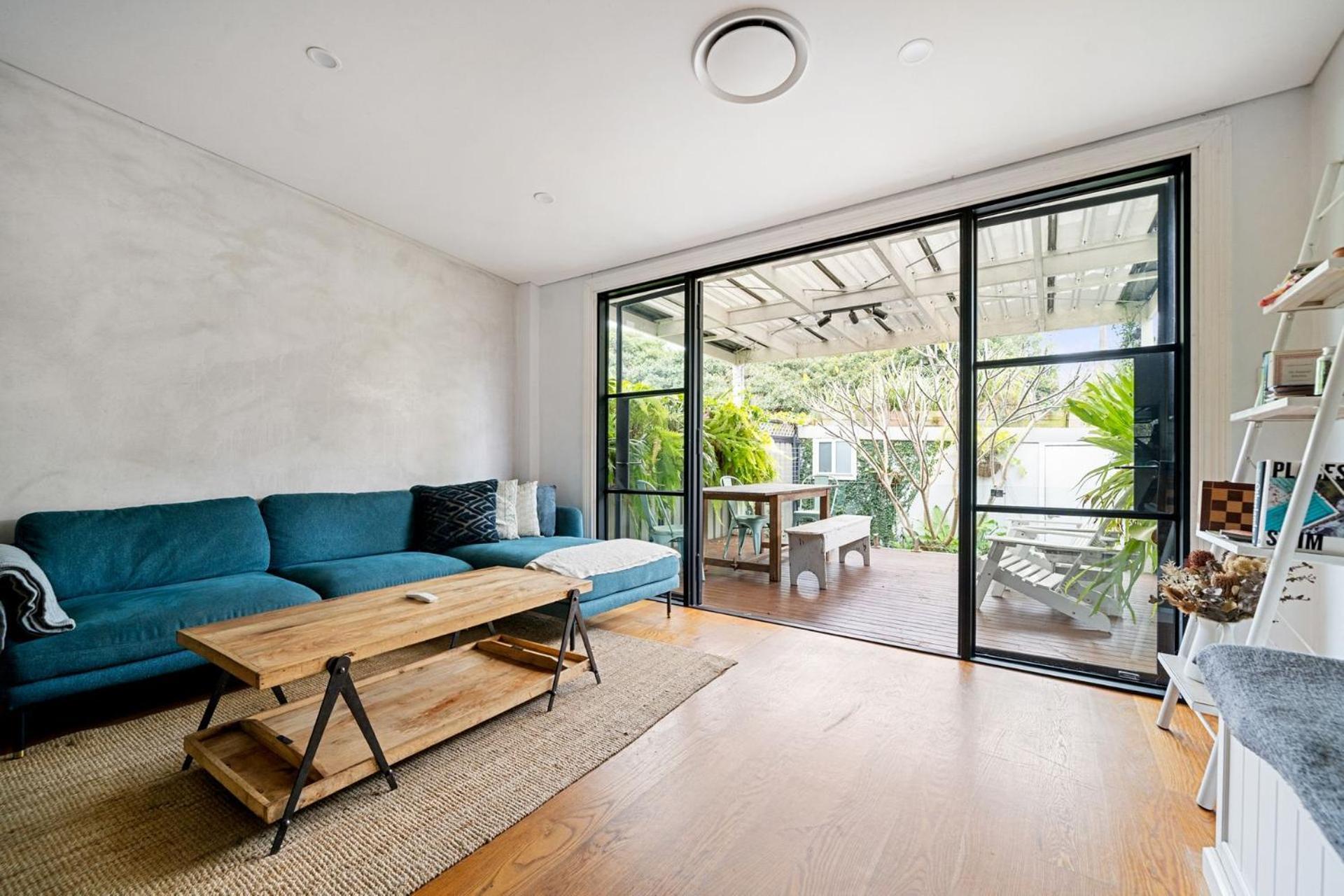 Cozy 3br W Relaxing Outdoor In Prime Location * Sydney