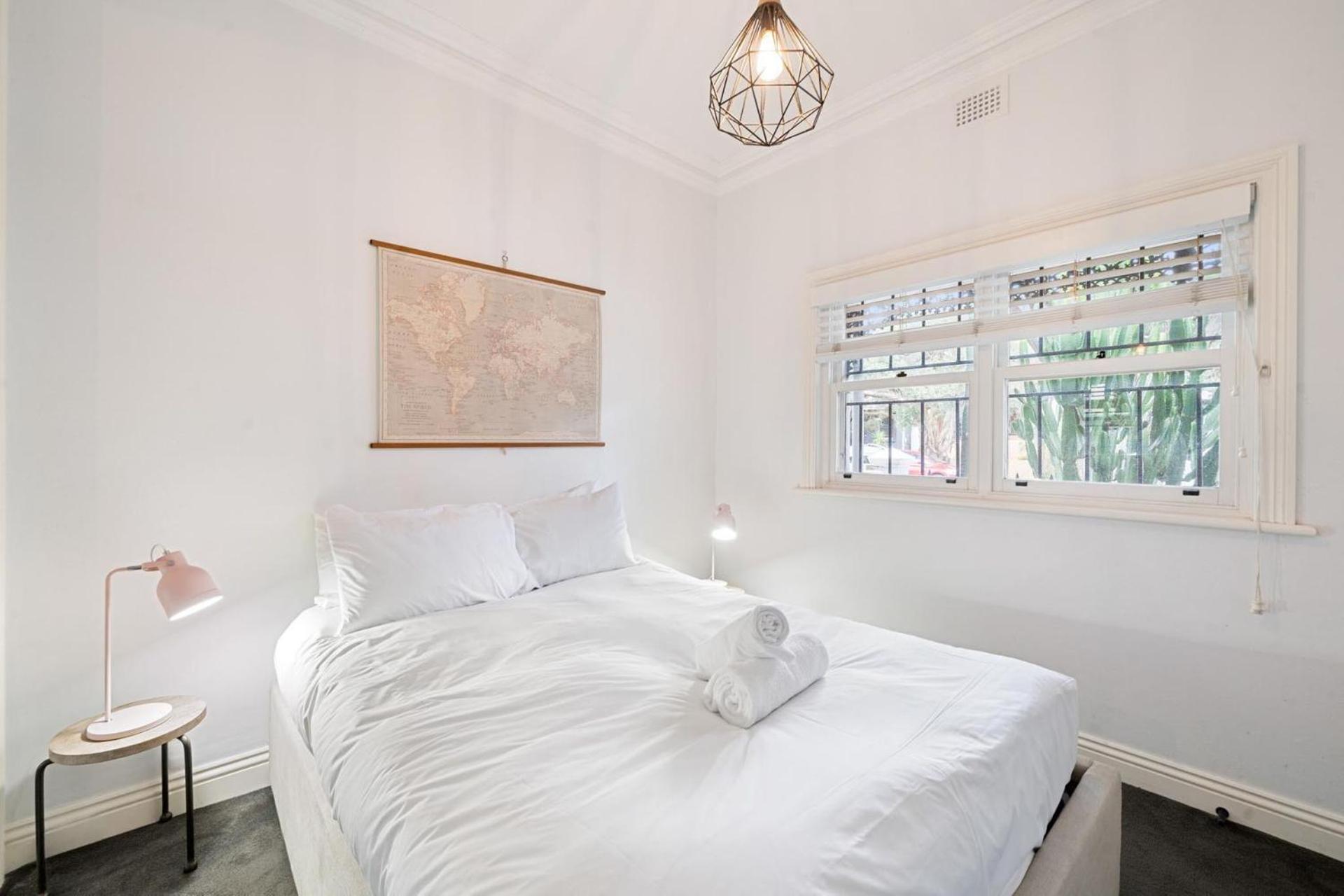 Cozy 3br W Relaxing Outdoor In Prime Location * Sydney