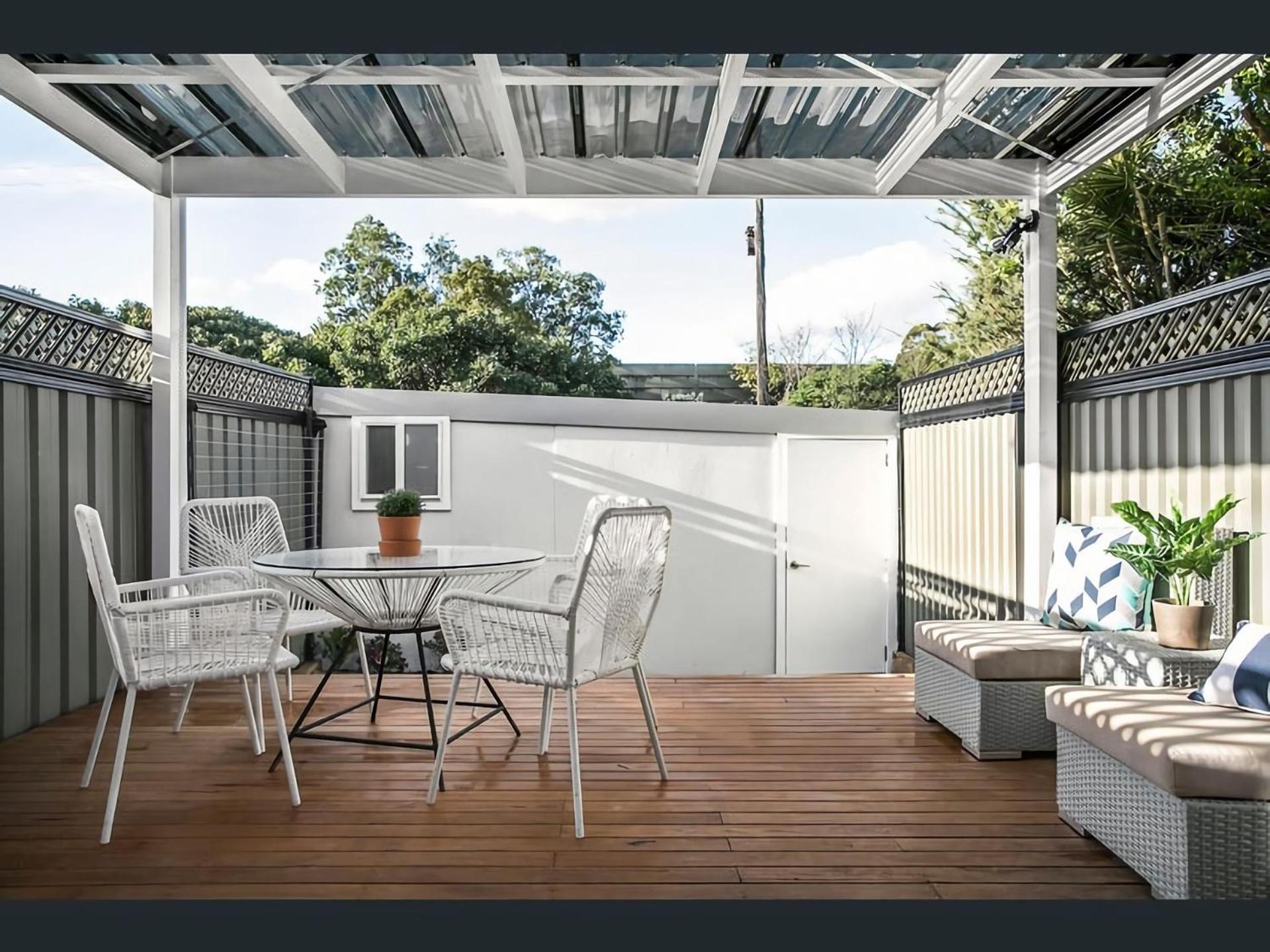 Cozy 3br W Relaxing Outdoor In Prime Location